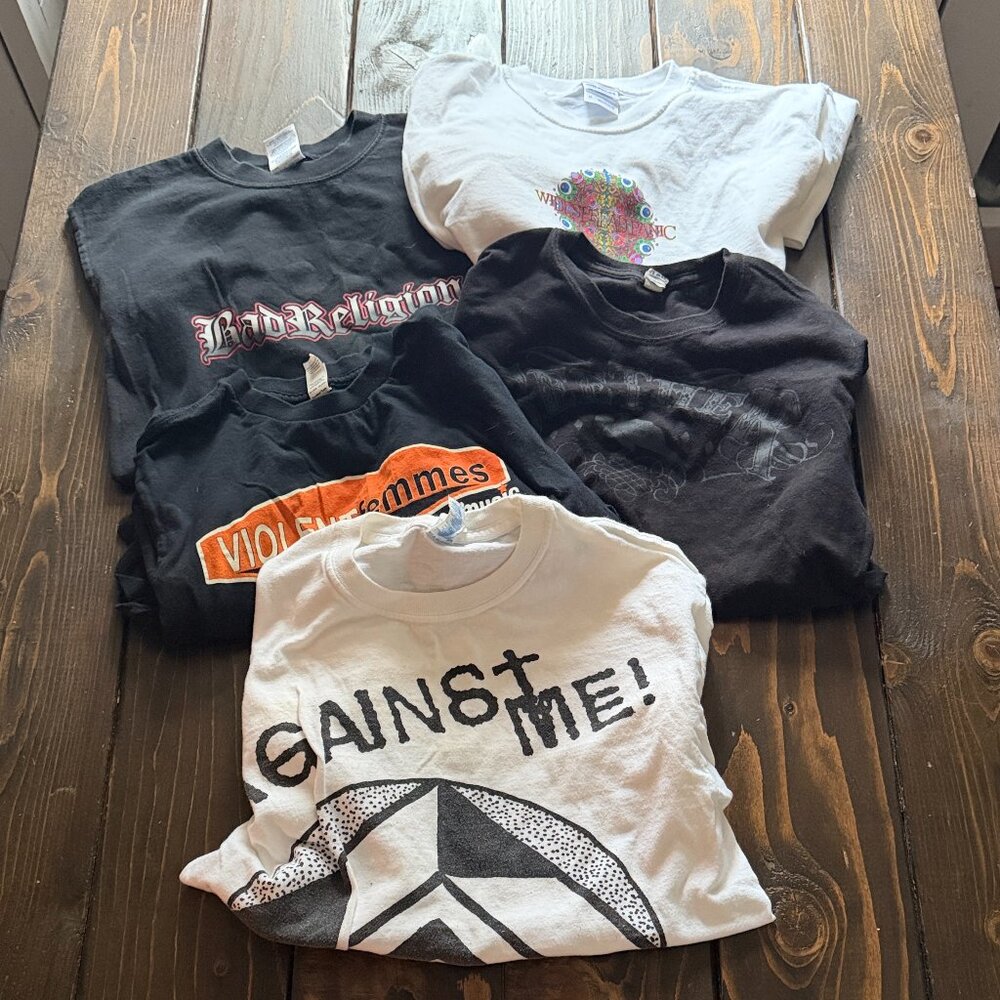 Youth Concert T-shirt Lot - 1-Medium and 4-Small